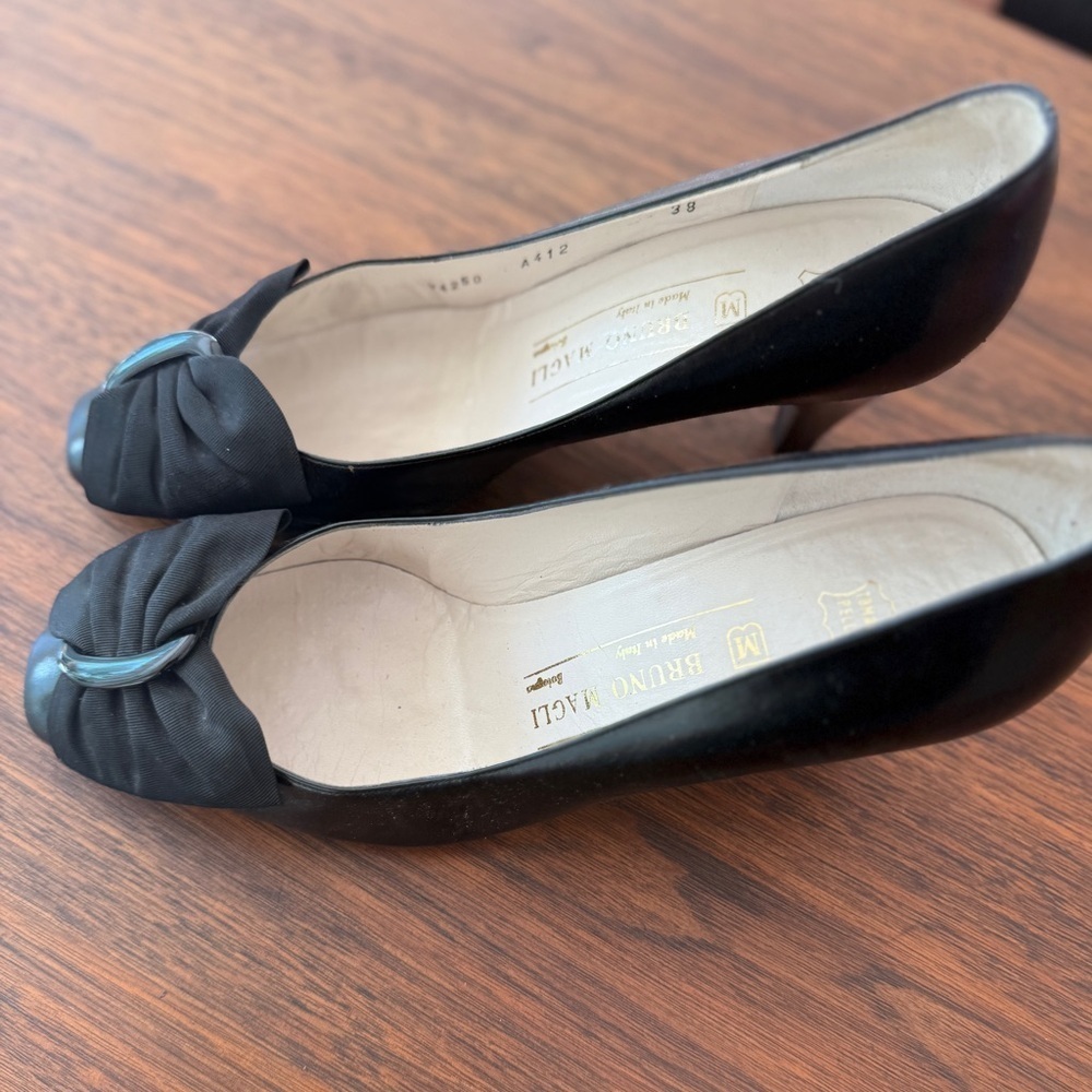 Vintage Bruno Magli Leather Pumps with Bows - Picture 5 of 12